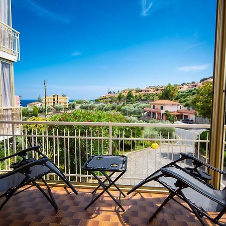 La Casa Di Vittoria Apartment San Lorenzo al Mare Bagian luar foto