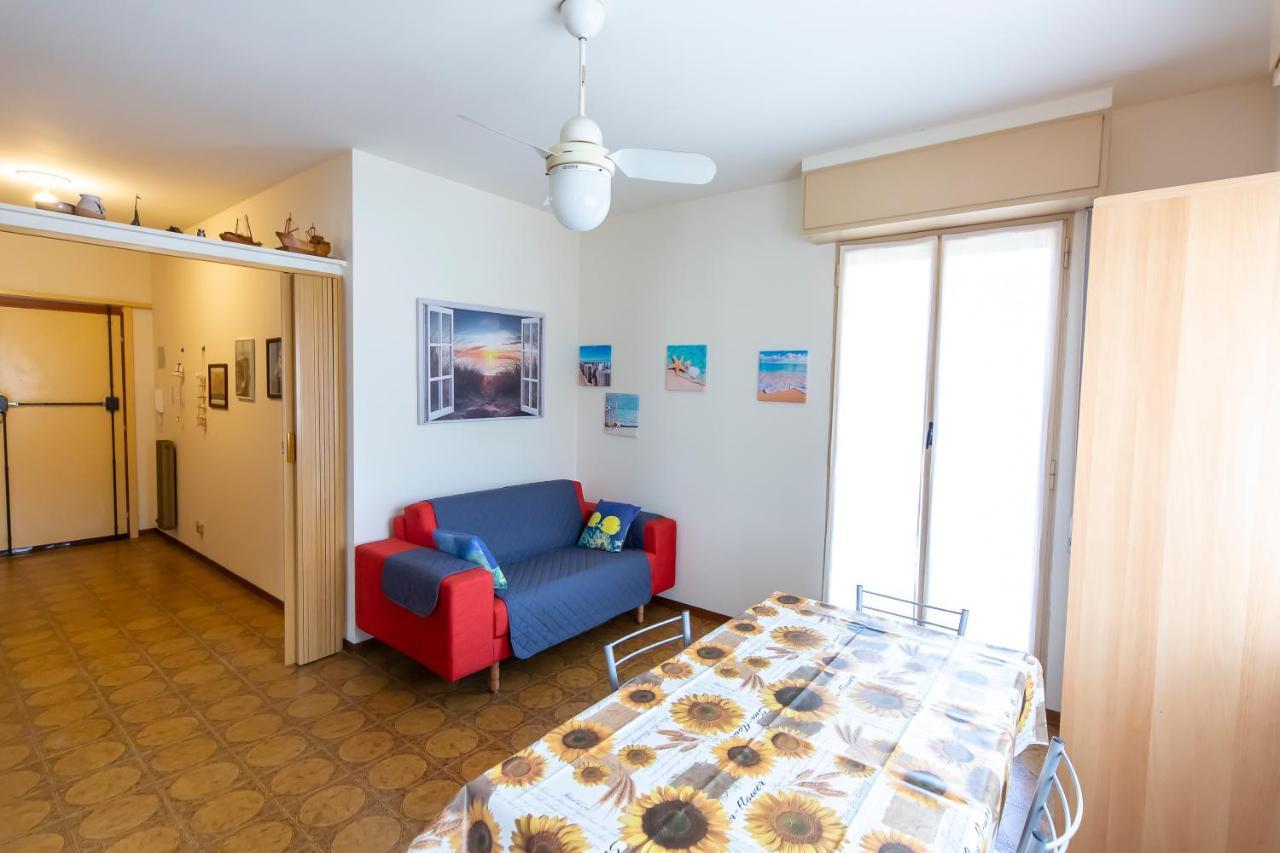 La Casa Di Vittoria Apartment San Lorenzo al Mare Bagian luar foto