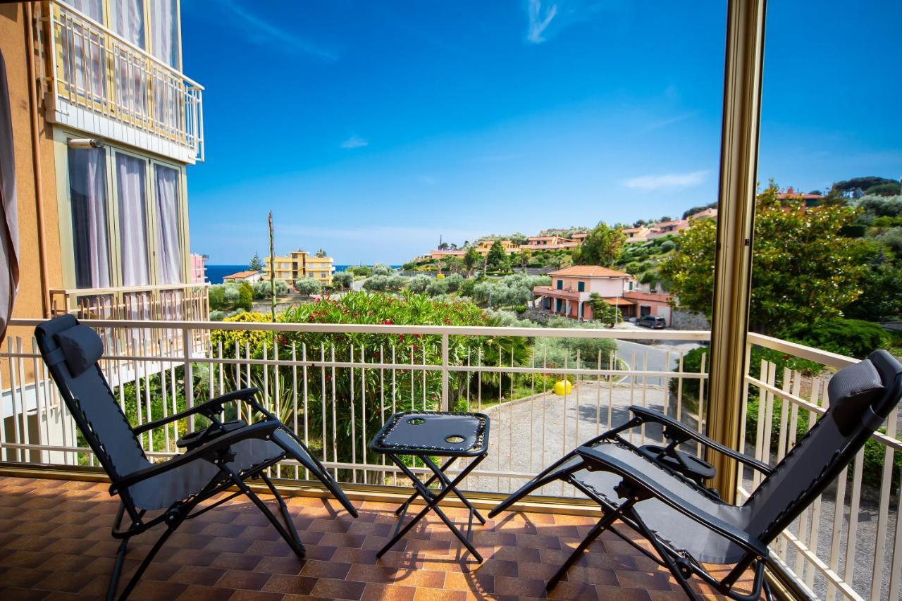 La Casa Di Vittoria Apartment San Lorenzo al Mare Bagian luar foto