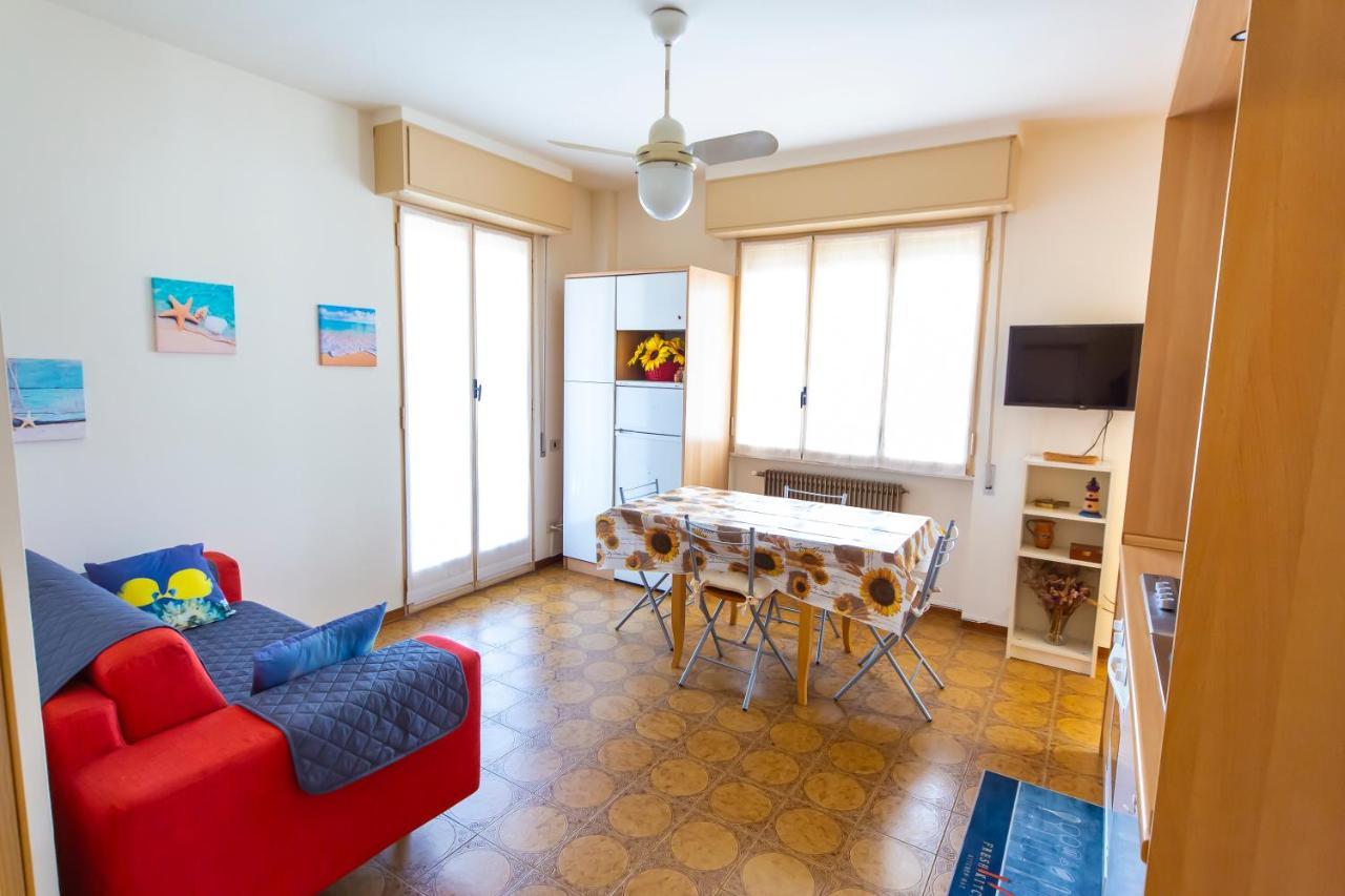 La Casa Di Vittoria Apartment San Lorenzo al Mare Bagian luar foto